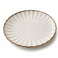 Assiette plate 26 cm en céramique blanc cassé bord marron style ondulé